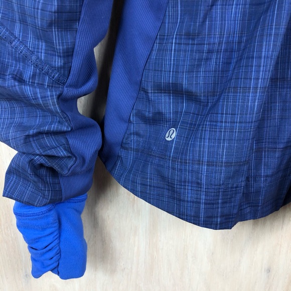 (SOLD) Lululemon Ahead of the Curve Jacket Size 6 - Picture 10 of 13